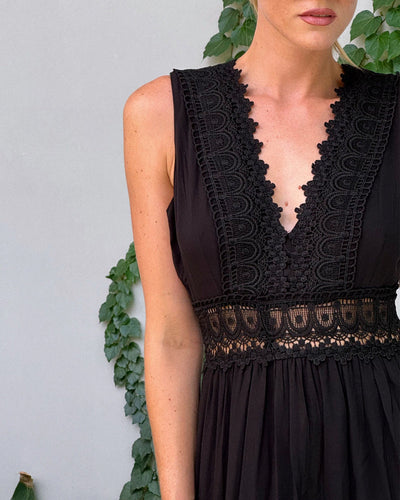 Aurélie - Elegant Lace Dress with V-Neckline