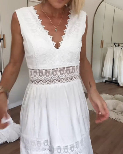 Aurélie - Elegant Lace Dress with V-Neckline
