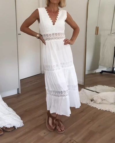 Aurélie - Elegant Lace Dress with V-Neckline