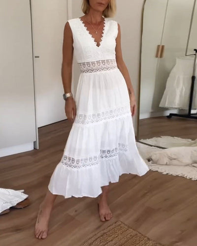 Aurélie - Elegant Lace Dress with V-Neckline