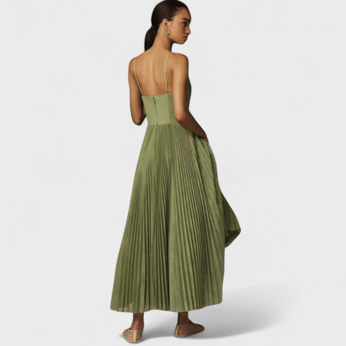 Élodie – The pleated dress that conquers with elegance