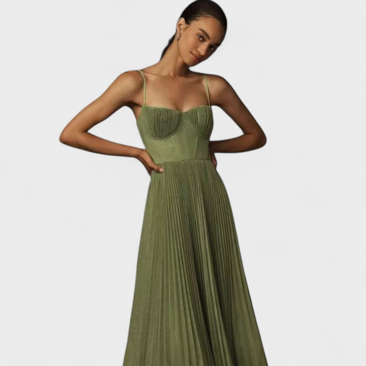 Élodie – The pleated dress that conquers with elegance