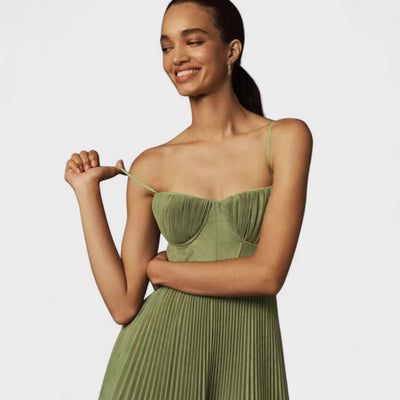 Élodie – The pleated dress that conquers with elegance