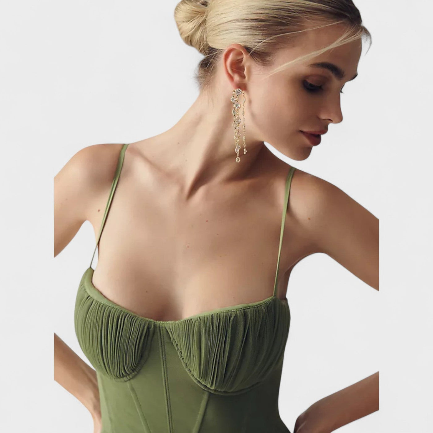 Élodie – The pleated dress that conquers with elegance