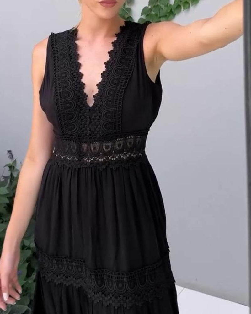 Aurélie - Elegant Lace Dress with V-Neckline