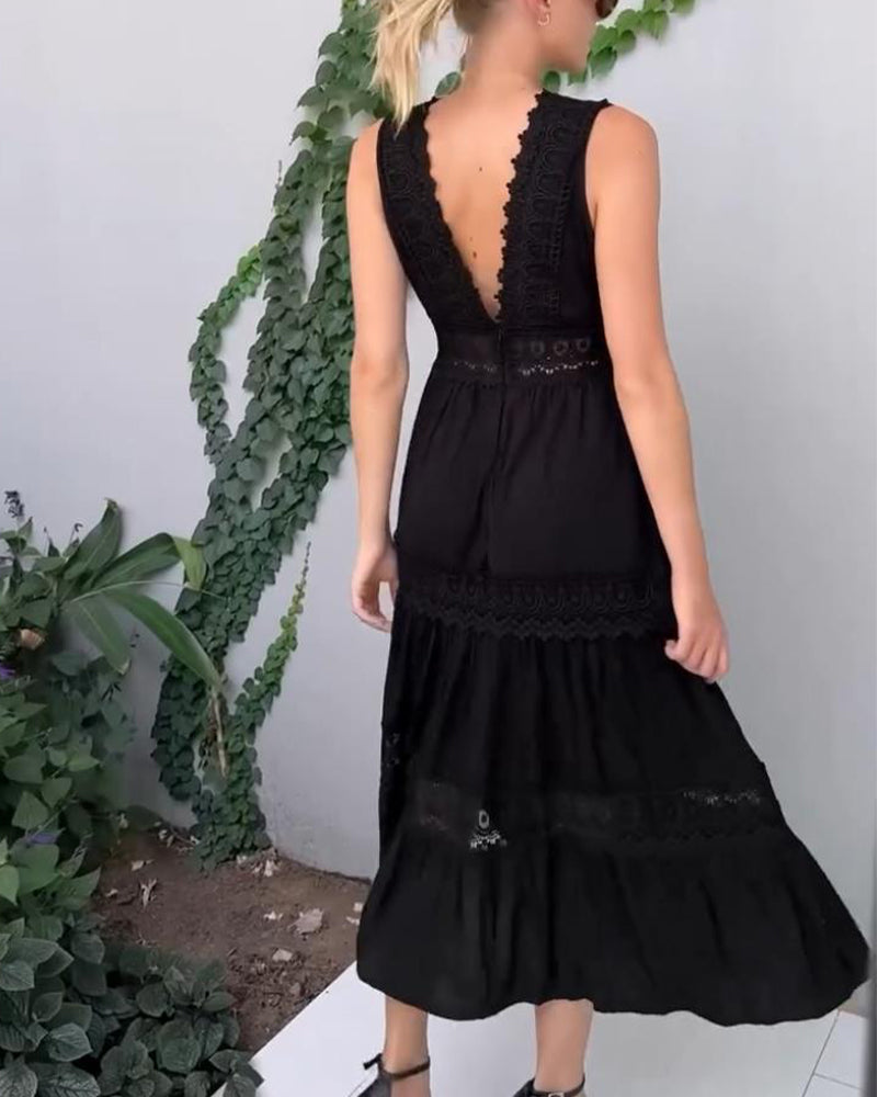 Aurélie - Elegant Lace Dress with V-Neckline