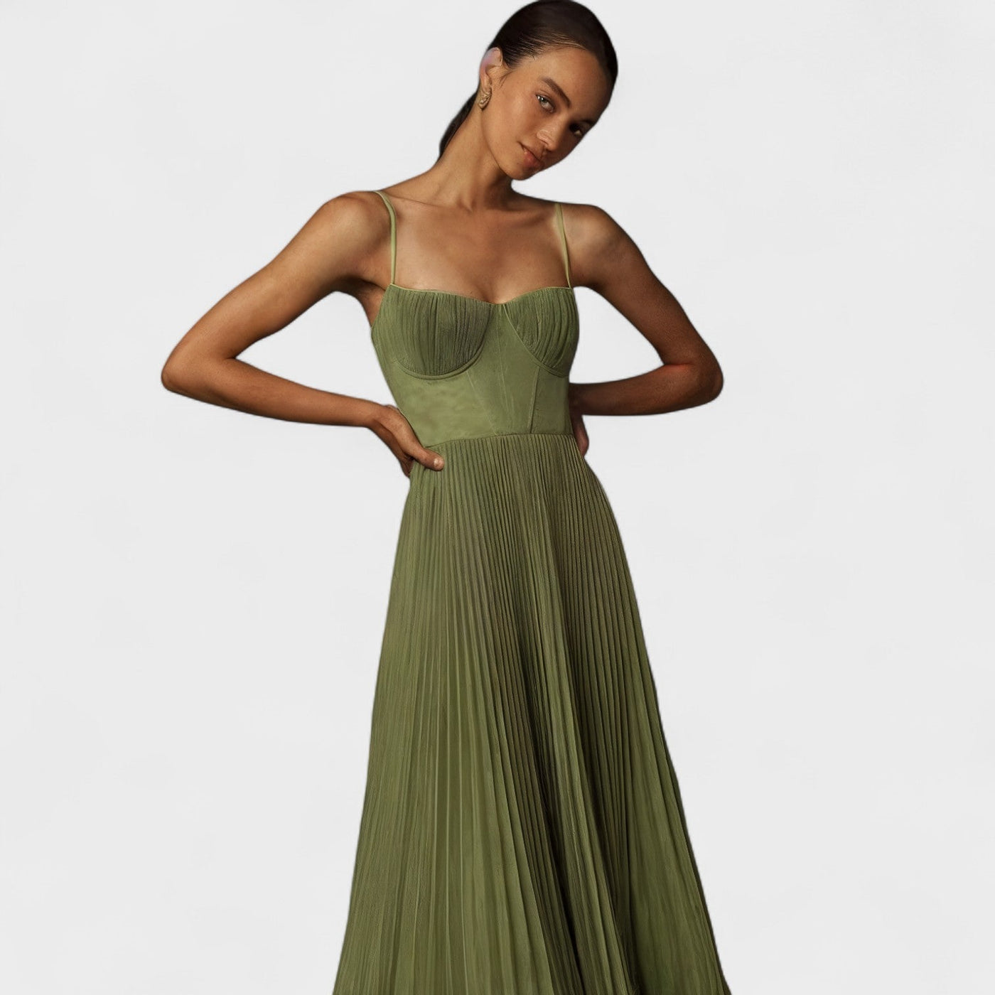 Élodie – The pleated dress that conquers with elegance
